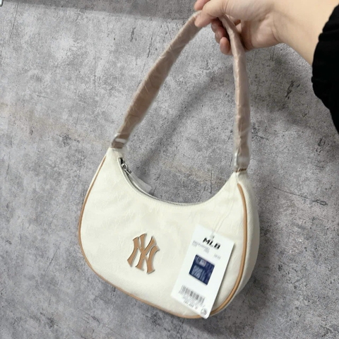 Túi Kẹp Nách MLB Hobo New York Yankees Họa Tiết Monogram SS2024