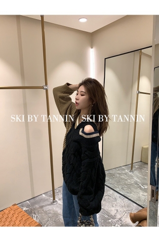 Áo len thừng cổ tim khoét vai màu đen ss2024