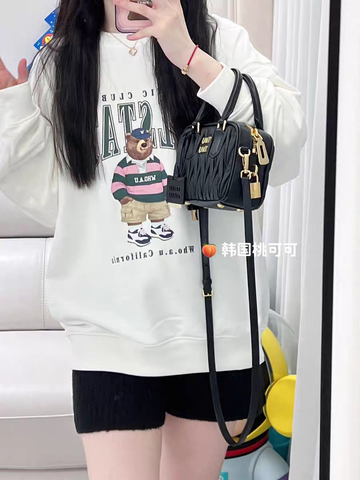 Áo Nỉ Sweater Whoau WHMWD2221U Màu Kem