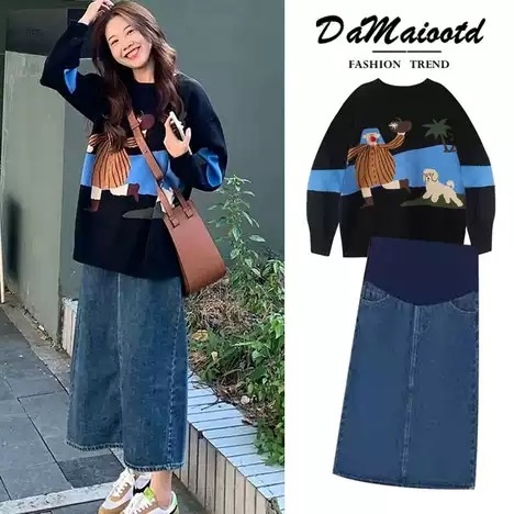 Bộ áo len dệt kim dài tay hoạt hình và váy midi denim cạp cao