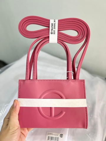 Túi Telfar hồng đậm