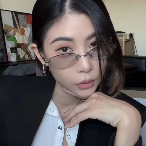 Kính Mát Gentle Monster Bold Furi 02 YVG Màu Xám