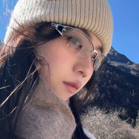 Kính Mát Gentle Monster Furuta 02 BRG Màu Xám Bạc