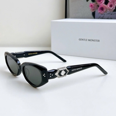 Kính Mát Gentle Monster Jewerly Ruvy Van 01 Màu Đen