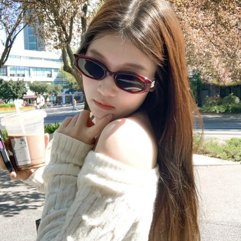 Kính Mát Gentle Monster Kunst RC3 Màu Đỏ