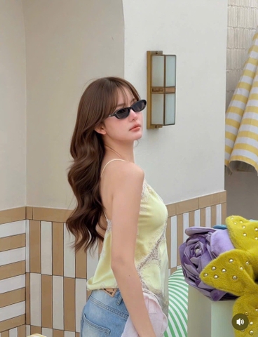 Kính Mát Gentle Monster Madlenne 01 Màu Đen