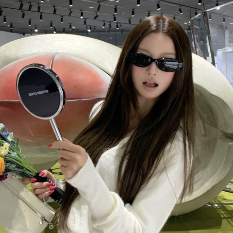 Kính Mát Gentle Monster Mimosa 01 Màu Đen