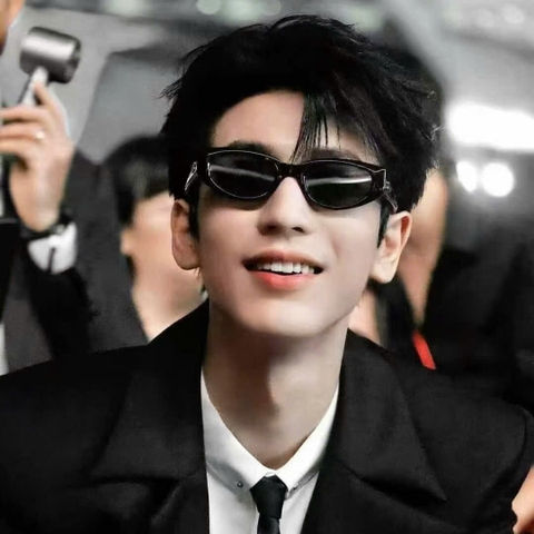 Kính Mát Gentle Monster Rococo 01 Màu Đen