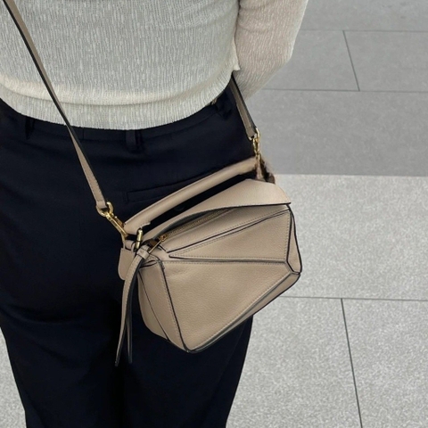 Túi Đeo Vai Loewe Remake Korea Da Bò Size 18cm