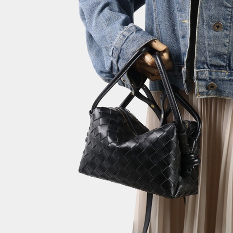 Túi Xách Bottega Small Loop Da Bò Size 21 cm Màu Đen
