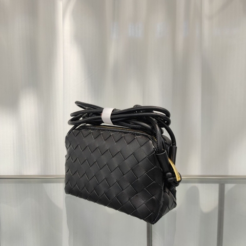 Túi Xách Bottega Veneta Mini Loop Da Bê Remake Korea Size 19cm