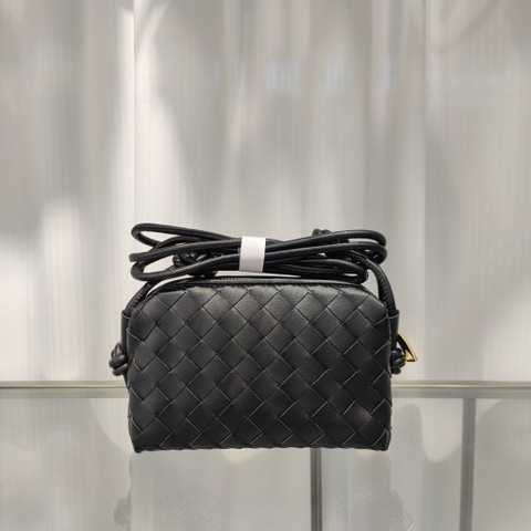 Túi Xách Bottega Veneta Mini Loop Da Bê Remake Korea Size 19cm