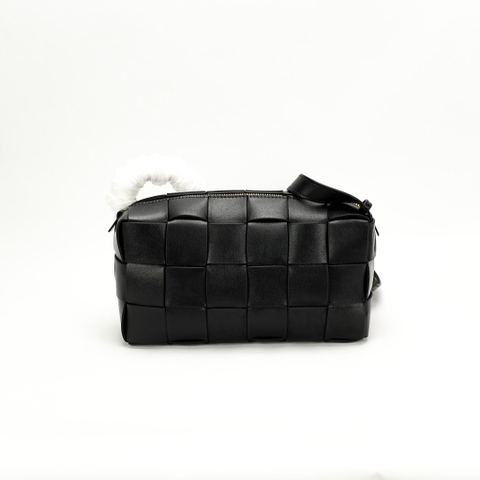Túi Xách BTG Veneta Intrecciato Pouch Da Bê Size 28 cm Màu Đen