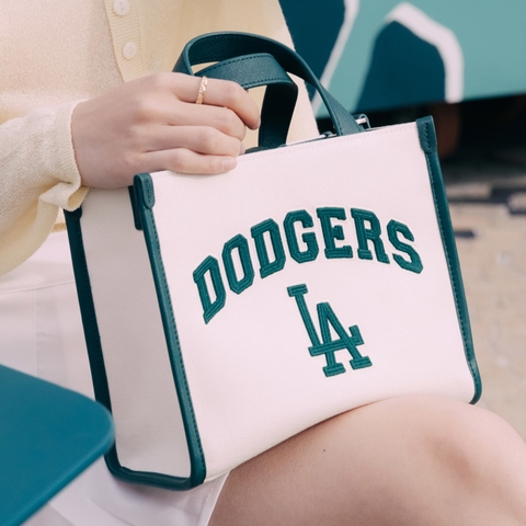 Túi Xách MLB Canvas Varsity Logo LA 3AORS083N-07CRD Trắng Viền Xanh