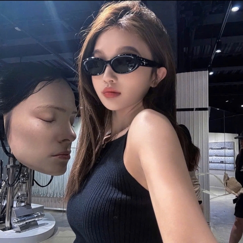 Kính Mát Gentle Monster x Bold Cuff 01 Màu Đen