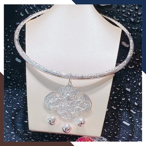 Bộ trang sức hầu đồng gồm Kiềng cổ, kiềng tay, trâm cài tóc, bông tai và khánh bằng bạc ta nguyên chất mã 46C5762