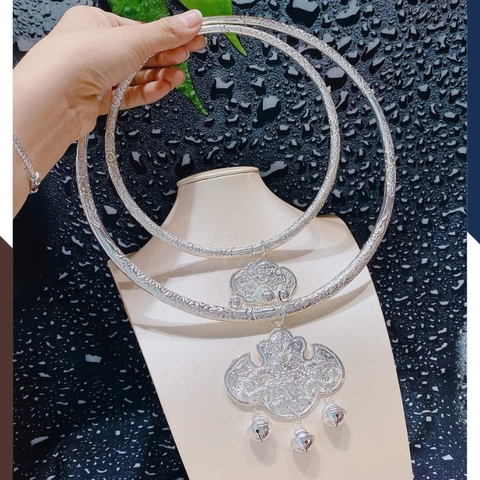 Bộ trang sức hầu đồng gồm Kiềng cổ, kiềng tay, trâm cài tóc, bông tai và khánh bằng bạc ta nguyên chất mã 46C5762