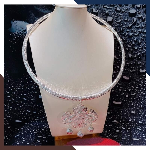 Bộ trang sức hầu đồng gồm Kiềng cổ, kiềng tay, trâm cài tóc, bông tai và khánh bằng bạc ta nguyên chất mã 46C5762