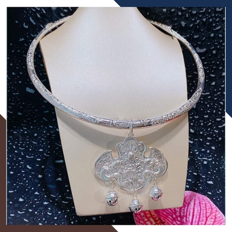 Bộ trang sức hầu đồng gồm Kiềng cổ, kiềng tay, trâm cài tóc, bông tai và khánh bằng bạc ta nguyên chất mã 46C5762