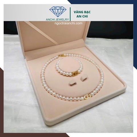 Bộ trang sức ngọc trai CD Dior mặc áo dài trẻ trung cho nữ gồm vòng cổ và vòng tay mã 89B1083