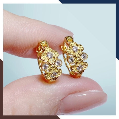 Bông tai tròn vàng tây 10k hình hoa 4 cánh đính hột đá trắng ôm sát tai cho nữ đẹp mã TL44