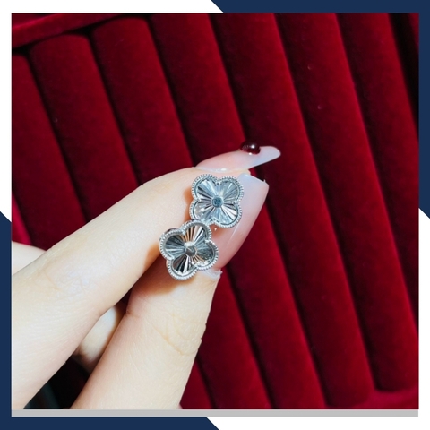 Bông tai cỏ 4 lá vàng trắng 18k, bông tai vàng ý 750 trẻ trung cho nữ mã 556B4420