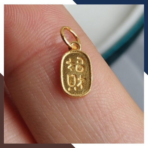 Charm vàng 18k, charm treo thẻ bài may mắn mã 039AC582