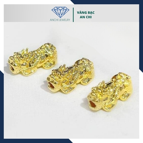 Charm vàng 18k, tỳ hưu vàng 18k đeo tay mã AC250