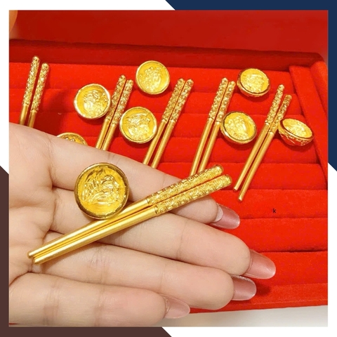 Bộ Bát Đũa Vàng Ta 24K 9999 QTV32 – Kỷ Vật Thôi Nôi Cho Bé | Ngọc Trai Anchi