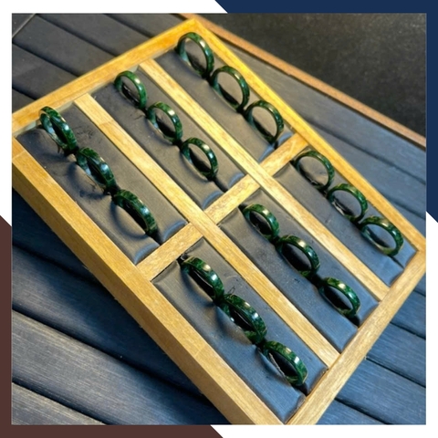 Nhẫn Cẩm Thạch Bản Mảnh 3–4mm Viền Sen Mini 10K – NPT55