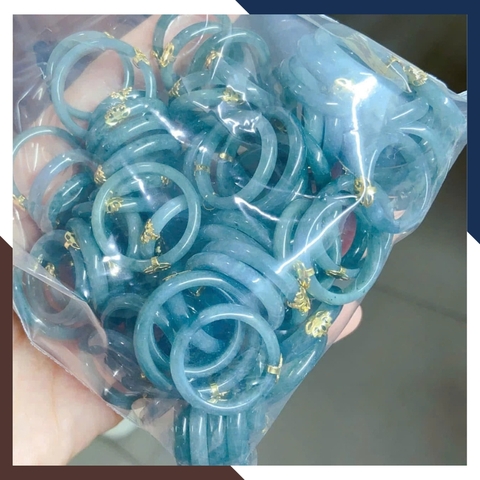 Nhẫn Lam Ngọc Tự Nhiên A+ Bọc Hoa Sen Vàng 10K – NPT53