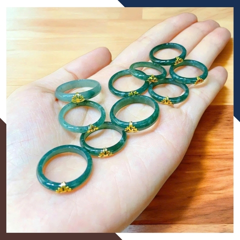 Nhẫn Lam Ngọc Tự Nhiên A+ Bọc Hoa Sen Vàng 10K – NPT53