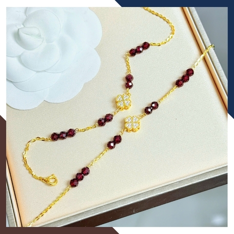Lắc Tay Vàng 10K Mix Đá Garnet Đỏ Charm Cỏ 4 Lá May Mắn LTVN240 – Cho Nữ Mệnh Hoả