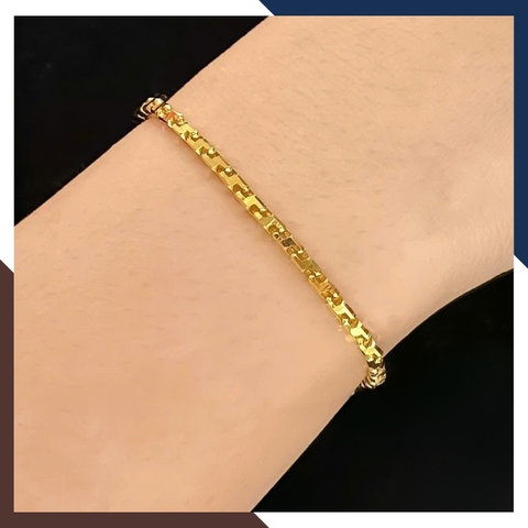 Lắc Tay Vàng Nữ Trơn Kiểu Chữ Cong Hàn Quốc LTVN301 – Đeo Sang, Bắt Sáng, Có Giấy Kiểm Định