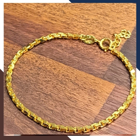 Lắc Tay Vàng Nữ Trơn Kiểu Chữ Cong Hàn Quốc LTVN301 – Đeo Sang, Bắt Sáng, Có Giấy Kiểm Định