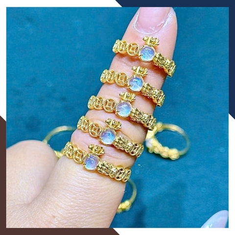 Nhẫn Kim Tiền Tài Bảo Vàng 10K NVNU436 – Tỳ Hưu Ngậm Túi Tiền Đính Đá Moonstone – Mẫu Mới 2026