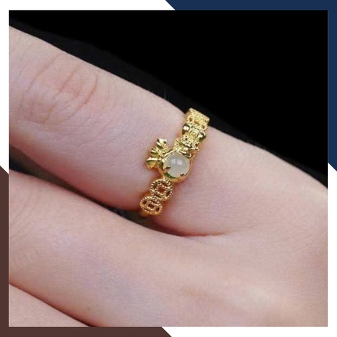 Nhẫn Kim Tiền Tài Bảo Vàng 10K NVNU436 – Tỳ Hưu Ngậm Túi Tiền Đính Đá Moonstone – Mẫu Mới 2026