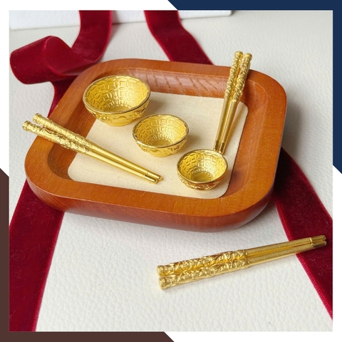 Bộ Bát Đũa Vàng Ta 24K 9999 QTV32 – Kỷ Vật Thôi Nôi Cho Bé | Ngọc Trai Anchi