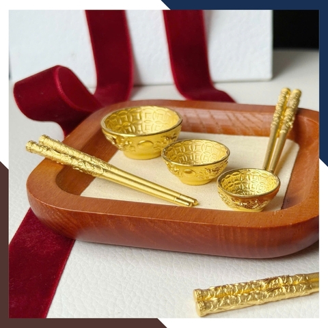 Bộ Bát Đũa Vàng Ta 24K 9999 QTV32 – Kỷ Vật Thôi Nôi Cho Bé | Ngọc Trai Anchi