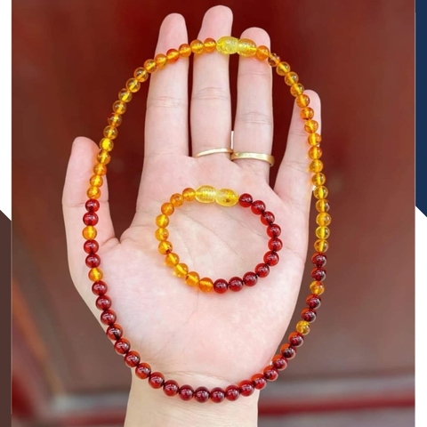 Set vòng cổ, vòng tay hổ phách cho bé mã AC260