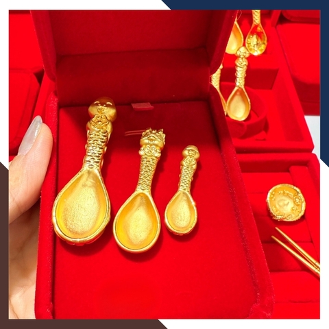 Thìa Vàng 9999, Quà Thôi Nôi/ Đầy tháng Cho Bé Mã QTV11 - Chúc Con Sung Túc Cả Đời Dư Dả
