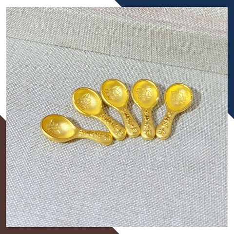 Thìa Vàng 9999, Quà Thôi Nôi/ Đầy tháng Cho Bé Mã QTV11 - Chúc Con Sung Túc Cả Đời Dư Dả