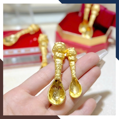 Thìa Vàng 9999, Quà Thôi Nôi/ Đầy tháng Cho Bé Mã QTV11 - Chúc Con Sung Túc Cả Đời Dư Dả