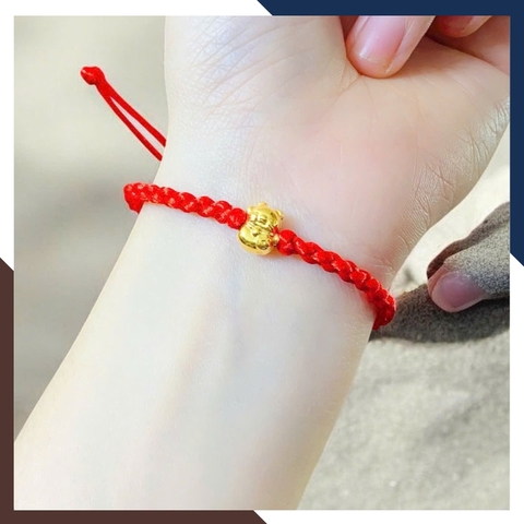 VCHV109 – Vòng Chỉ Đỏ Charm Vàng 10K Dây Rút Tết Thủ Công