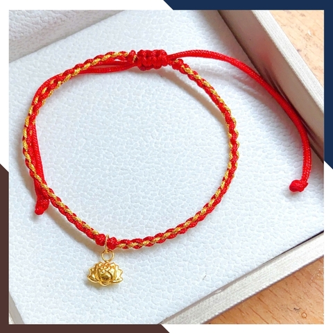 VCHV109 – Vòng Chỉ Đỏ Charm Vàng 10K Dây Rút Tết Thủ Công