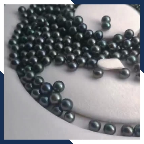 Viên ngọc trai đen 7-7.5mm, hạt ngọc trai thật nuôi nước ngọt tự nhiên tròn xoe, độ bóng 5A không vết sinh trưởng.