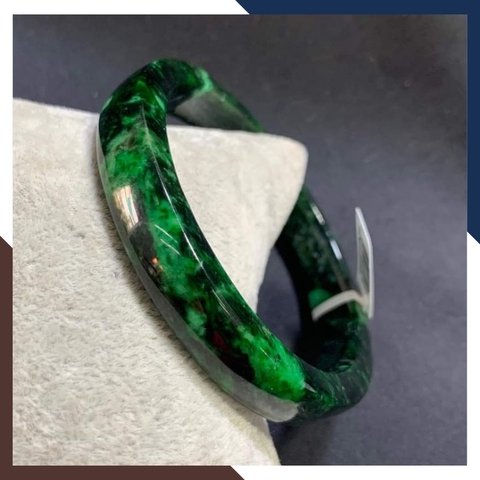 Vòng cẩm thạch sơn thủy cao cấp liền khối có kiểm định loại A cho nữ mệnh mộc, mệnh hỏa mã AC3550