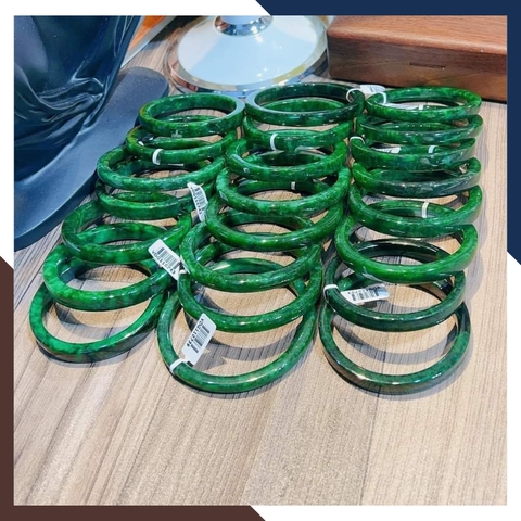 Vòng cẩm thạch sơn thủy liền khối bản vuông có kiểm định type A cho nữ mệnh mộc, mệnh hỏa mã AC1150