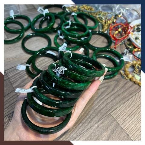 Vòng cẩm thạch sơn thủy liền khối bản vuông có kiểm định type A cho nữ mệnh mộc, mệnh hỏa mã AC1150