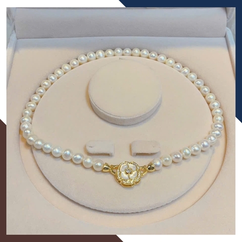 Vòng cổ choker ngọc trai thật 8–9mm VCNT178 – Khoá hình hoa nổi bật & nữ tính